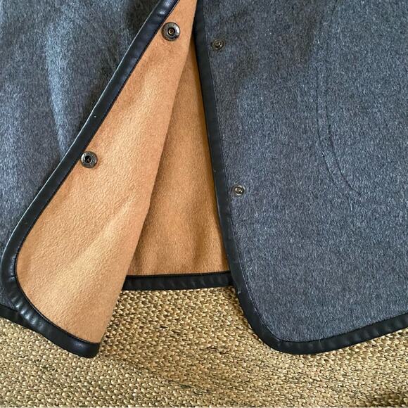 NWT (Small Flaw) J McLaughlin $345 Camel / Gray Wool Reversible Sawyer Cape XS-S - Picture 9 of 16